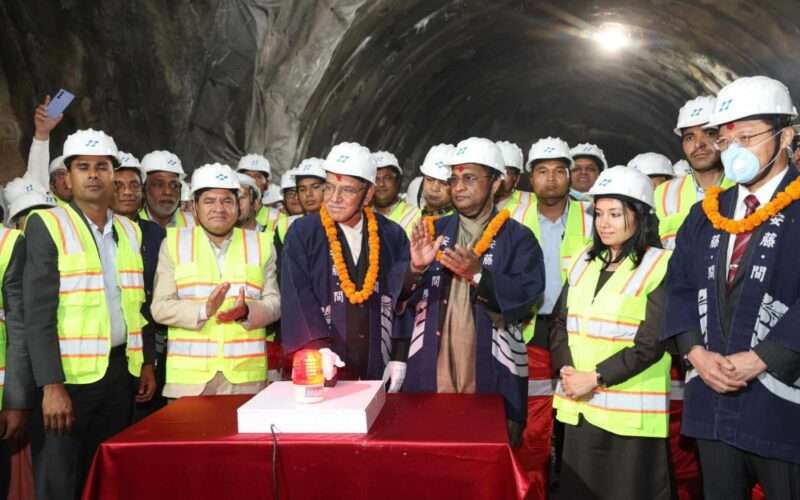 नागढुंगा सुरूङमार्ग ‘ब्रेक–थ्रु’: नेपाललाई सुरूङको नयाँ युगमा पुर्‍याउन महत्त्वपूर्ण भूमिका खेलेको प्रधानमन्त्रीको भनाई