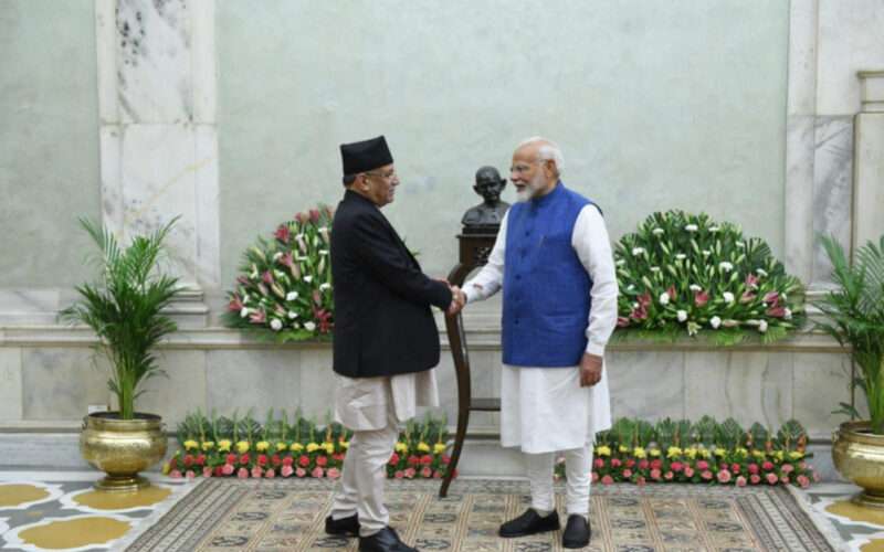 प्रधानमन्त्री पुष्पकमल दाहाल र भारतीय प्रधानमन्त्री मोदीबीच भेटवार्ता