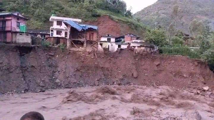 बाढीपहिरोलगायत विपद्मा परी बिहीबार दिउँसोसम्म १ सय २५ जनाको मृत्यु