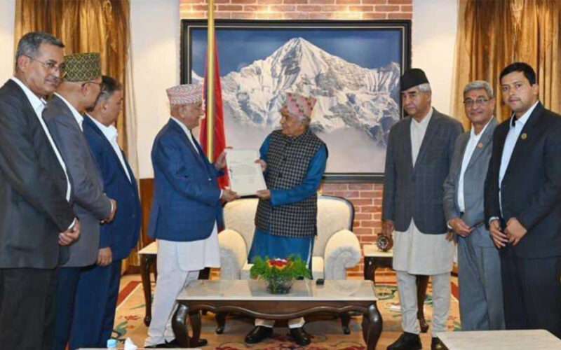 एमाले अध्यक्ष केपी शर्मा ओलीको प्रधानमन्त्रीका लागि दाबी पेस