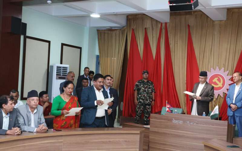 एमाले अस्थित्व रक्षाको लडाईको खुद्रा खेलमा अल्मलिने पार्टी होइन: केपी शर्मा ओली
