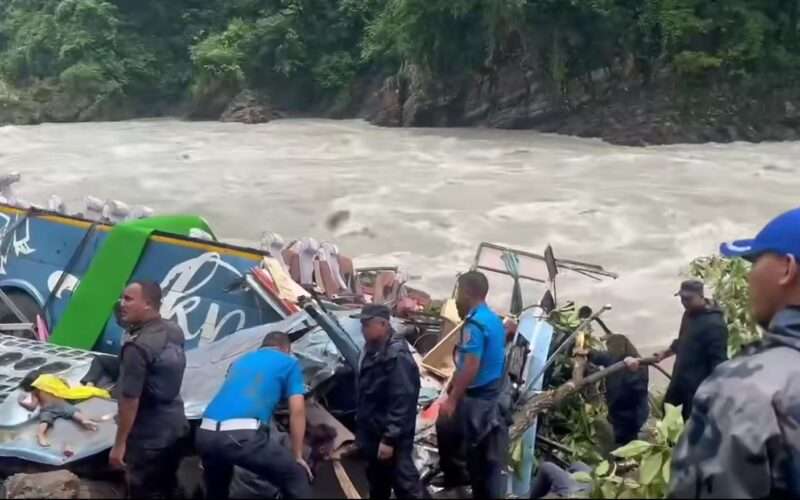 तनहुँमा भएको यात्रु बस दुर्घटनामा २७ जनाको मृत्यु