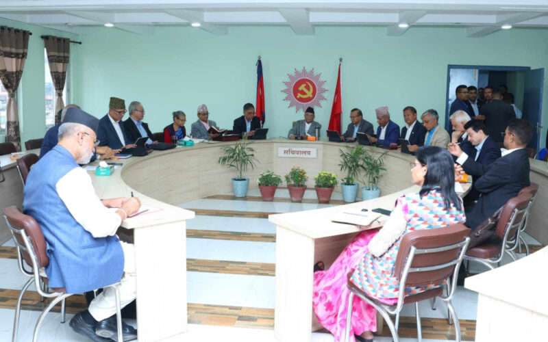 विश्वका विभिन्न घटनालाई नेपालसँग जोडेर आवेगपूर्ण अभिव्यक्ति नदिन माओवादीलाई एमालेको  ध्यानाकर्षण