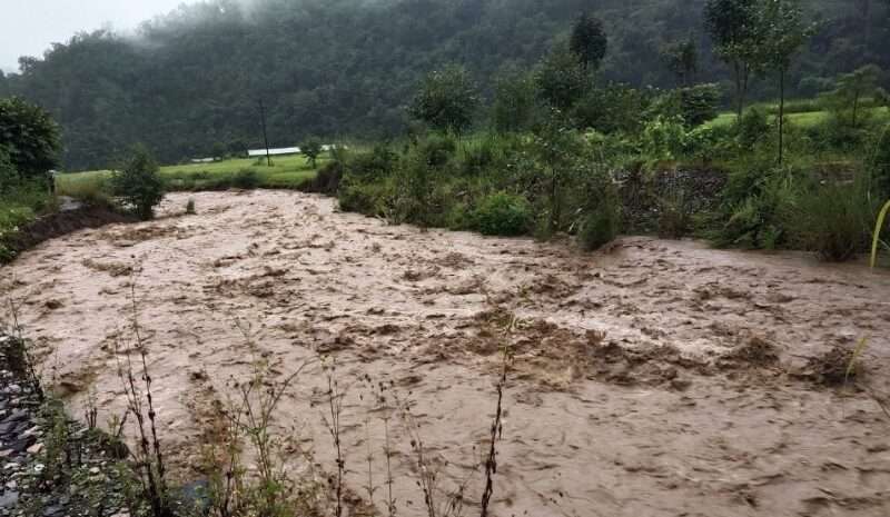 कुलेखानी जलाशय भरिएपछि ड्यामको ढोका खोलियो