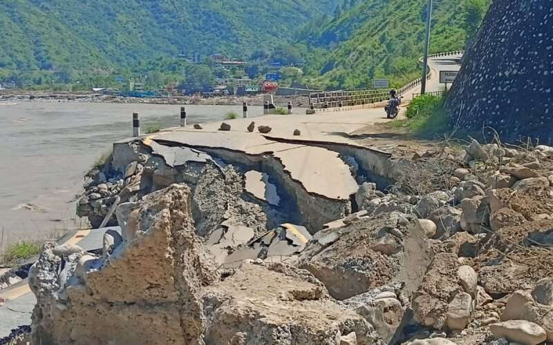 बीपी राजमार्ग दसैँअघि खुल्ने सम्भावना छैन: सचिव केशवकुमार शर्मा