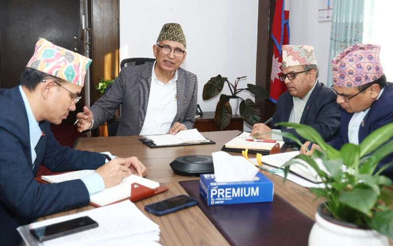 राजस्व संकलनमा थप मेहनत गर्न कर्मचारीहरूलाई अर्थमन्त्रीको निर्देशन