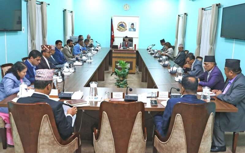 विद्युत् लाइन काटिएका उद्योगमा सोमबार दिउँसो १२ बजेभित्र  लाइन जोड्न निर्देशन, १५ दिनभित्र उद्योगहरुले खपत गरेको विद्युत्‌को वक्यौता रकम बिलअनुसार असुलउपर गरिने