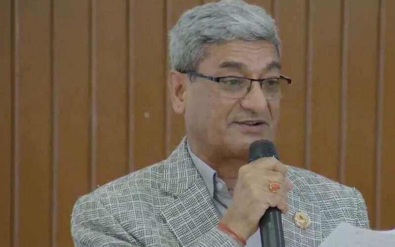 स्थायी सरकार नहुँदा आर्थिक गतिविधि चलायमान हुन सकेको थिएन: गृहमन्त्री रमेश लेखक