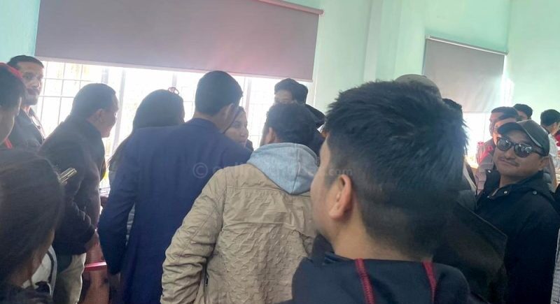 एमालेमा प्रतिनिधि छनोट विवाद : च्यासलमा कार्यकर्ताबीच झडप