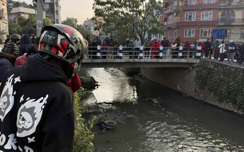 काठमाडौंको धोबीखोलामा पुरुषको शव फेला