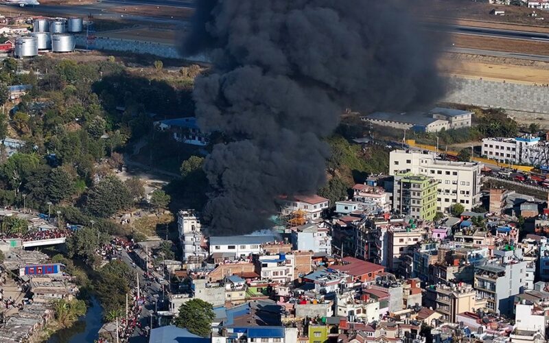 सिनामंगल–गैरीगाउँको काठ गोदाममा भीषण आगलागी