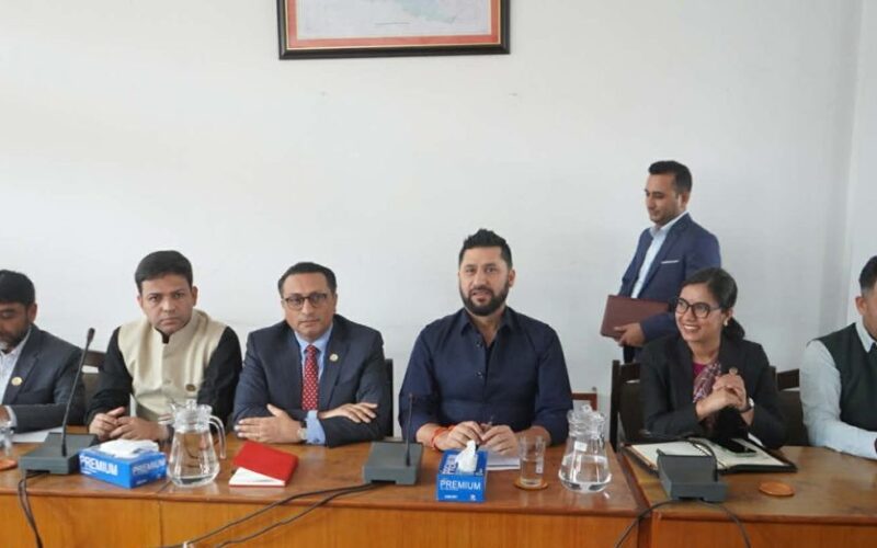 रास्वपा बैठकमा सांसदका प्रश्न, मन्त्रीले दिए जवाफ