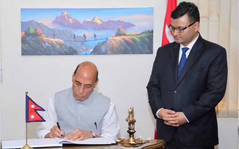 बाढीबाट भएको क्षतिप्रति भारतीय रक्षामन्त्री सिंहद्वारा दुःख व्यक्त