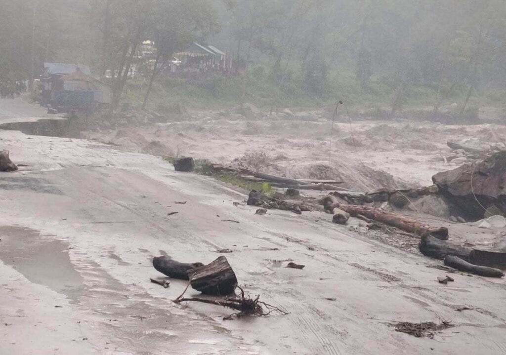 किम्रुङ खोलाको बहाव घटेपछि त्रास, बिहानदेखि पुनः सामान्य