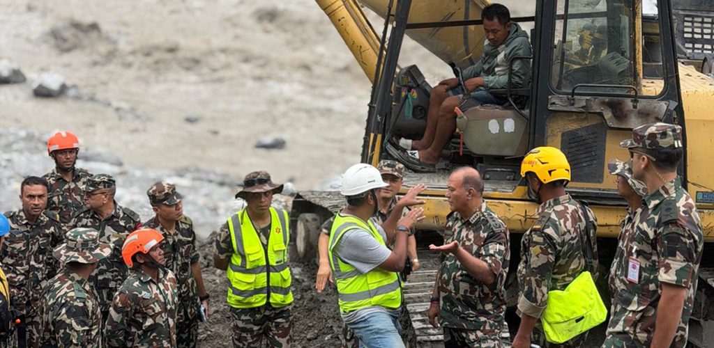 टनेल उद्धार कार्यको अनुगमनमा प्रधानसेनापति सिग्देल
